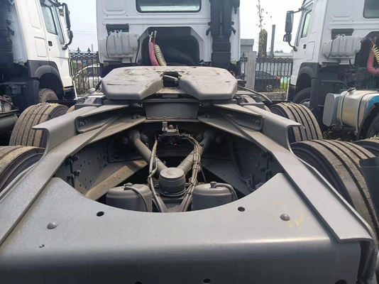 10 ล้อ ใช้รถบรรทุกแทรกเตอร์ HOWO หัวรถบรรทุก 376-420HP ด้วยการออกแบบยาง Tubeless