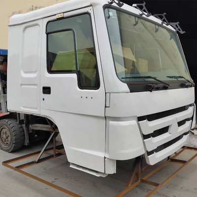 หัวตักรถบรรทุก Sinotruk ที่กําหนดเอง พร้อมระบบไฟฟ้าและห้องนั่งรถหนัก
