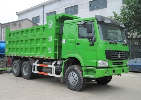 ดีไซน์ยางรัศมี Sinotruck HOWO 6X4 รถขนของสําหรับความต้องการของคุณ