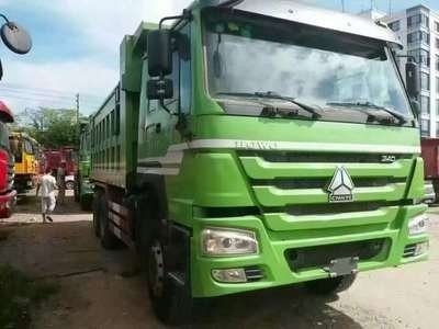 ดีไซน์ยางรัศมี Sinotruck HOWO 6X4 รถขนของสําหรับความต้องการของคุณ