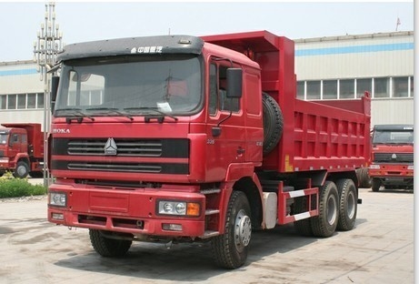 การออกแบบยางรัศมี 371HP HOWO รถบรรทุกหมุนสําหรับ ≤5 ที่นั่งจาก Sinotruk