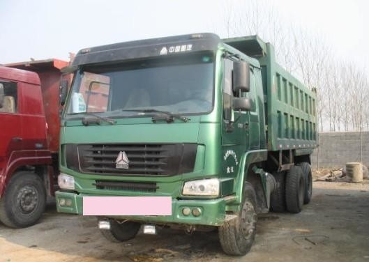การออกแบบยางรัศมี 371HP HOWO รถบรรทุกหมุนสําหรับ ≤5 ที่นั่งจาก Sinotruk
