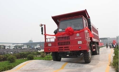70 ตัน ZZ5707S3640AJ HOWO รถบรรทุกขุดเหมืองแร่ที่มีประเภทการส่งทางมือ