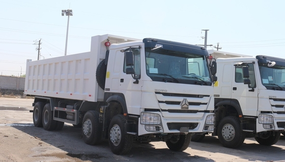 เครื่องขนส่งด้วยมือ Sinotruk 6X4 RC Truck Tipper รถขนของขนาด 60 ตัน